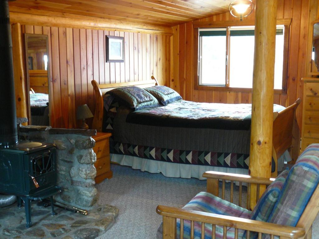 كيلوانا Hitching Post Resort الغرفة الصورة