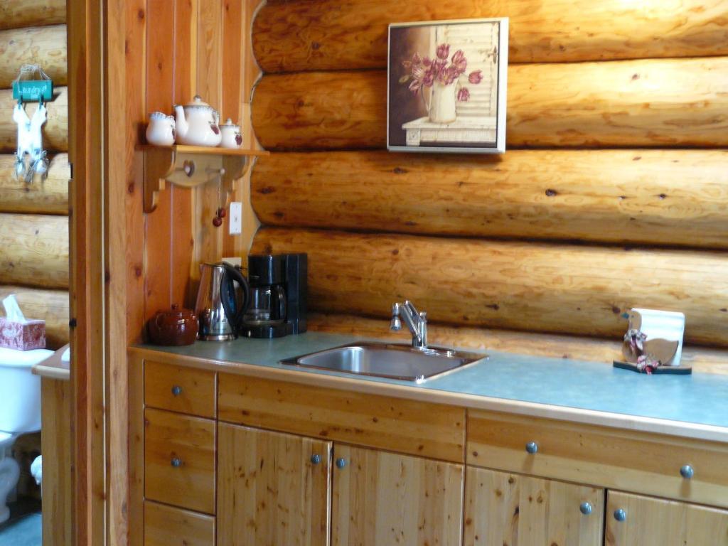 كيلوانا Hitching Post Resort الغرفة الصورة