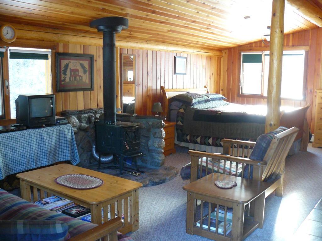 كيلوانا Hitching Post Resort الغرفة الصورة