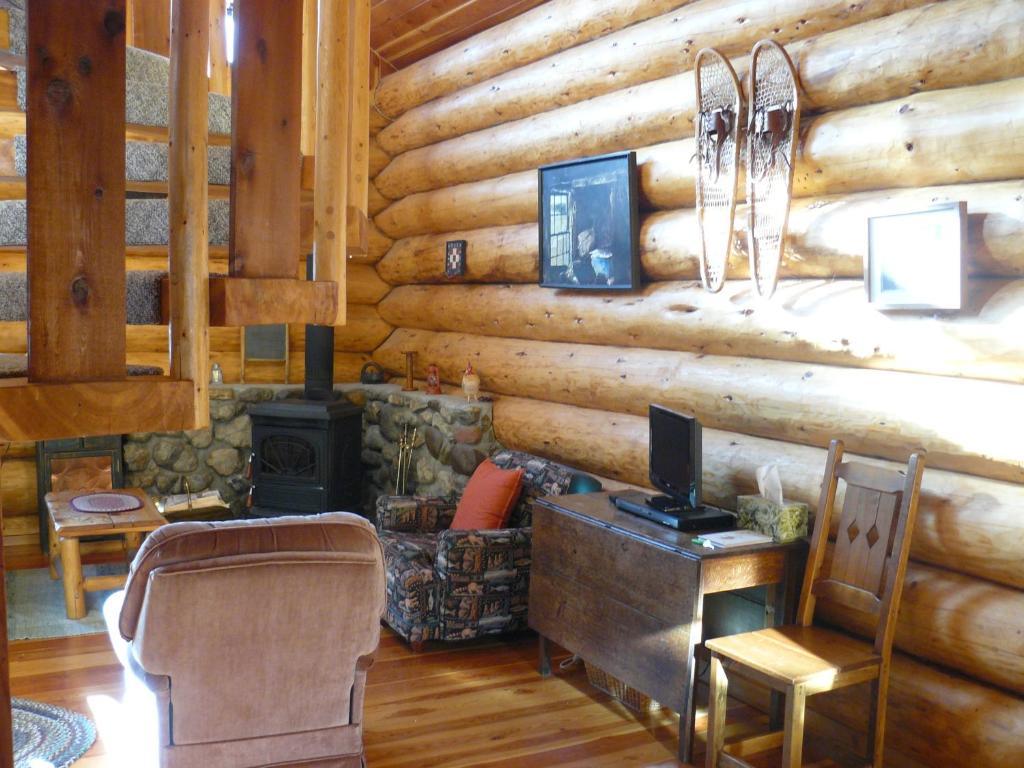 كيلوانا Hitching Post Resort الغرفة الصورة