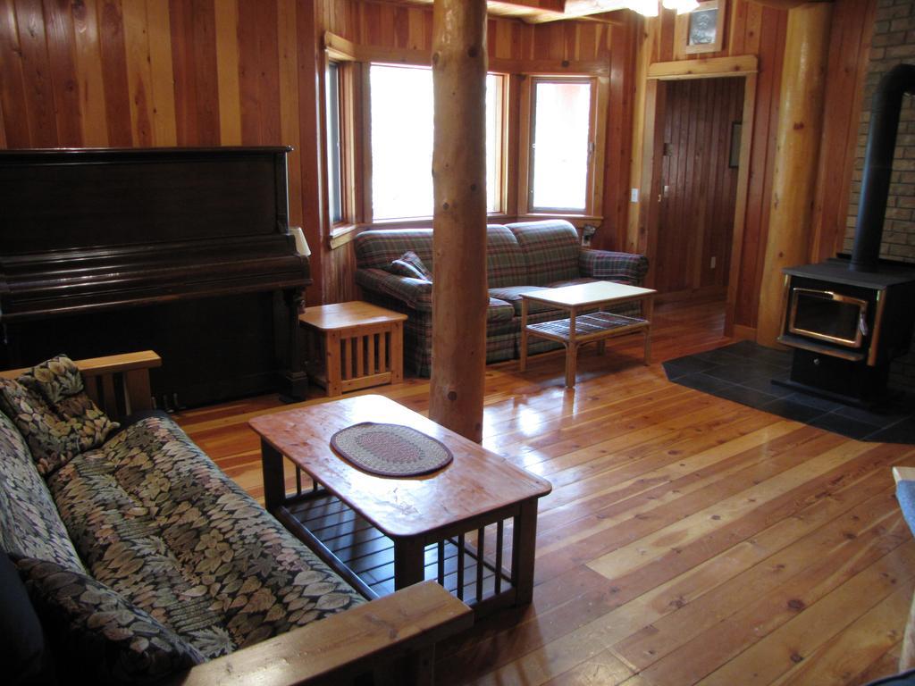 كيلوانا Hitching Post Resort المظهر الخارجي الصورة